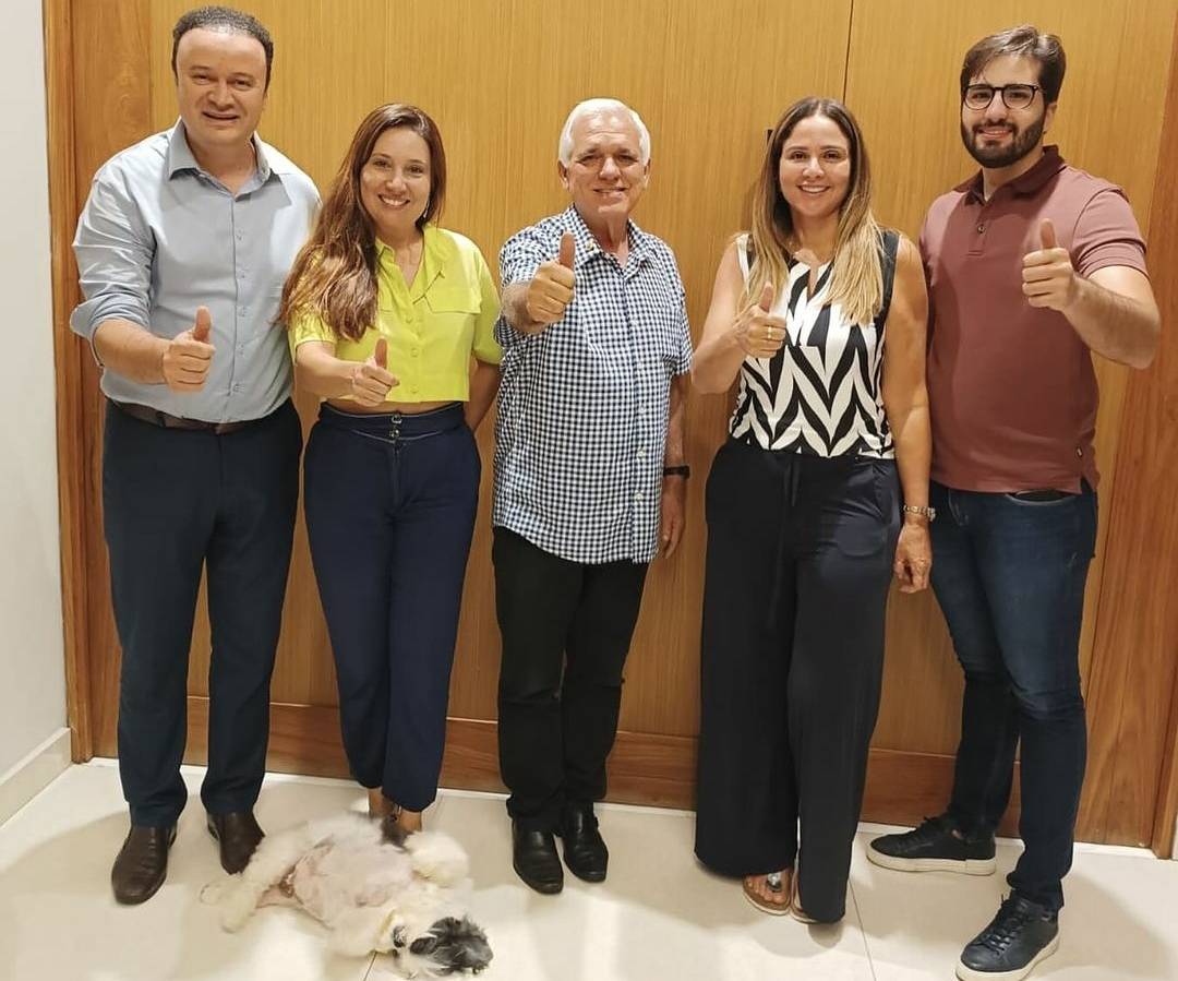 Lucy Soares toma café com Themistocles e deve ser candidata a vereadora pelo MDB